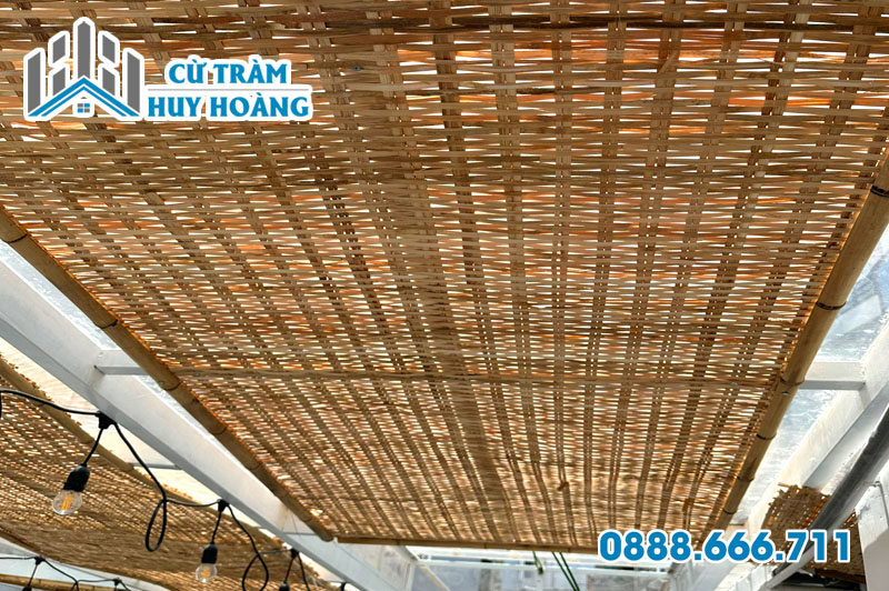 Trang trí trần nhà bằng mê bồ tre